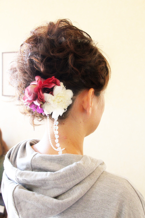 ショートのアップスタイル 髪型 ヘアアレンジ 結婚式 コサージュ 美容室エスポワール 美容室エスポワール ショートのアップスタイル 髪型 ヘアアレンジ 結婚式 コサージュ 美容室エスポワール 美容室エスポワール