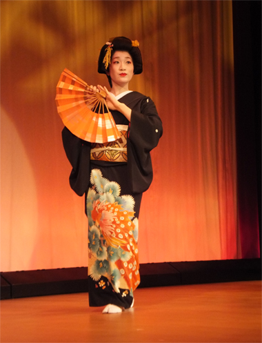 Scena otwarcia noworocznej sceny Yamanaka Nakaza w 2006 r., Podczas której odbędzie się przyjęcie z okazji uznania dla tańca_f0040218_15172899.jpg