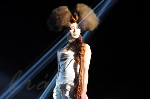 【CONTEST】SPC全日本理美容選手権 決勝大会2013 アーティスティックで華麗なヘアショーステージ!_c0080367_11472857.jpg