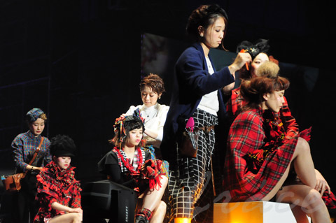 【CONTEST】SPC全日本理美容選手権 決勝大会2013 アーティスティックで華麗なヘアショーステージ!_c0080367_13470330.jpg