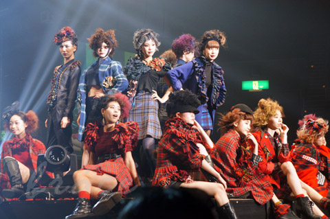 【CONTEST】SPC全日本理美容選手権 決勝大会2013 アーティスティックで華麗なヘアショーステージ!_c0080367_13470484.jpg