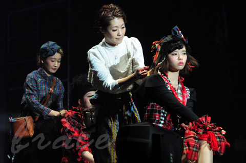 【CONTEST】SPC全日本理美容選手権 決勝大会2013 アーティスティックで華麗なヘアショーステージ!_c0080367_13470490.jpg