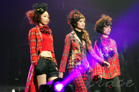 【CONTEST】SPC全日本理美容選手権 決勝大会2013 アーティスティックで華麗なヘアショーステージ!_c0080367_13470492.jpg