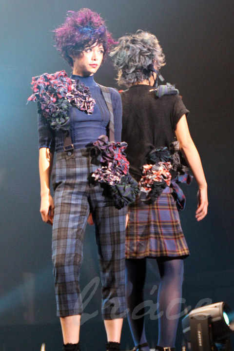 【CONTEST】SPC全日本理美容選手権 決勝大会2013 アーティスティックで華麗なヘアショーステージ!_c0080367_13481916.jpg