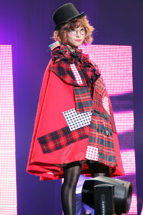【CONTEST】SPC全日本理美容選手権 決勝大会2013 アーティスティックで華麗なヘアショーステージ!_c0080367_13481959.jpg