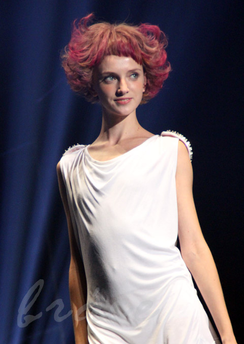 【CONTEST】SPC全日本理美容選手権 決勝大会2013 アーティスティックで華麗なヘアショーステージ!_c0080367_13511558.jpg