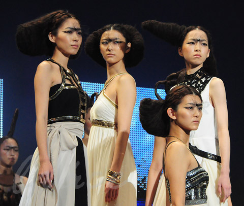 【CONTEST】SPC全日本理美容選手権 決勝大会2013 アーティスティックで華麗なヘアショーステージ!_c0080367_13540512.jpg
