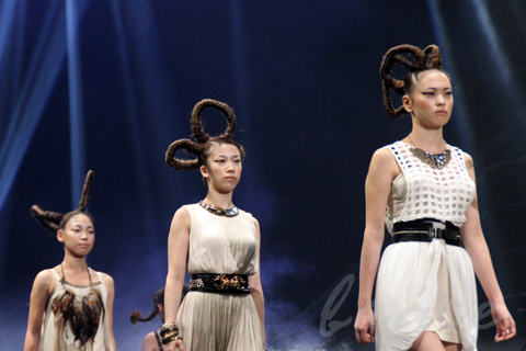 【CONTEST】SPC全日本理美容選手権 決勝大会2013 アーティスティックで華麗なヘアショーステージ!_c0080367_13540514.jpg