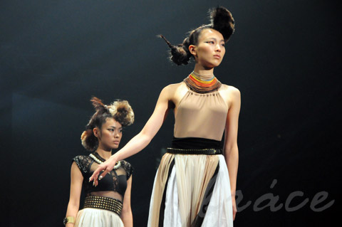 【CONTEST】SPC全日本理美容選手権 決勝大会2013 アーティスティックで華麗なヘアショーステージ!_c0080367_13540537.jpg