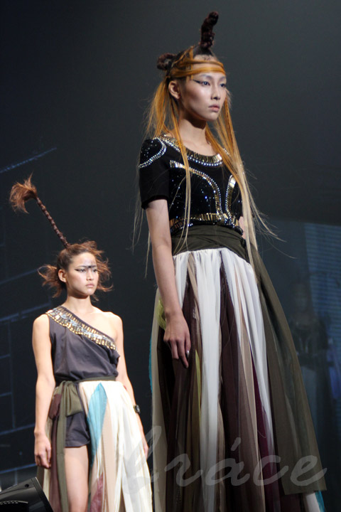 【CONTEST】SPC全日本理美容選手権 決勝大会2013 アーティスティックで華麗なヘアショーステージ!_c0080367_13540594.jpg