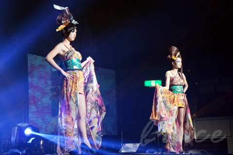 【CONTEST】SPC全日本理美容選手権 決勝大会2013 アーティスティックで華麗なヘアショーステージ!_c0080367_13593261.jpg