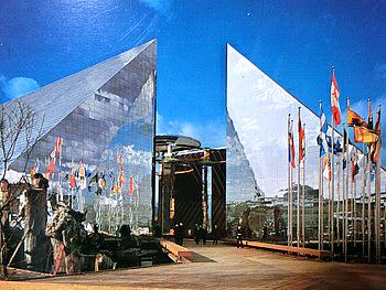 万博　当時もの　カナダ館 カナダ館 この綺麗な建物は「鏡の殿堂」…：大阪万博 EXPO'70