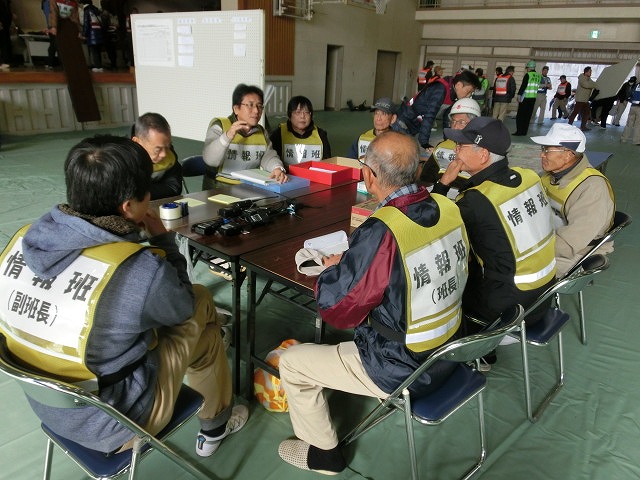 課題だらけだったが、それを肥やしに! 第1回吉原高校避難所開設・運営訓練_f0141310_747749.jpg