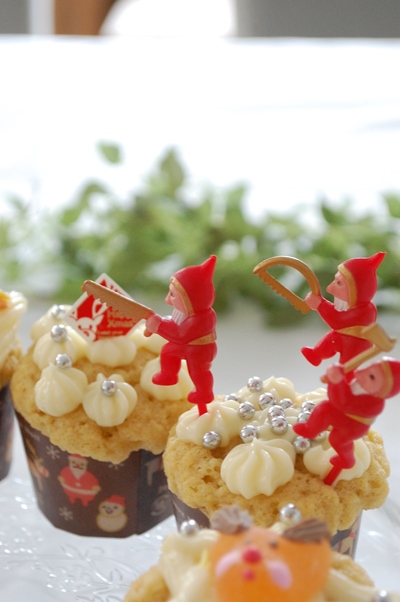 【クリスマス　スイーツ】ハッピークリスマスカップケーキ＆クリームチーズアイシング_d0104926_1535054.jpg