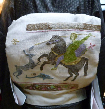 大島紬に素敵な馬の帯のお客様、楽器の染め帯。_f0181251_18165230.jpg
