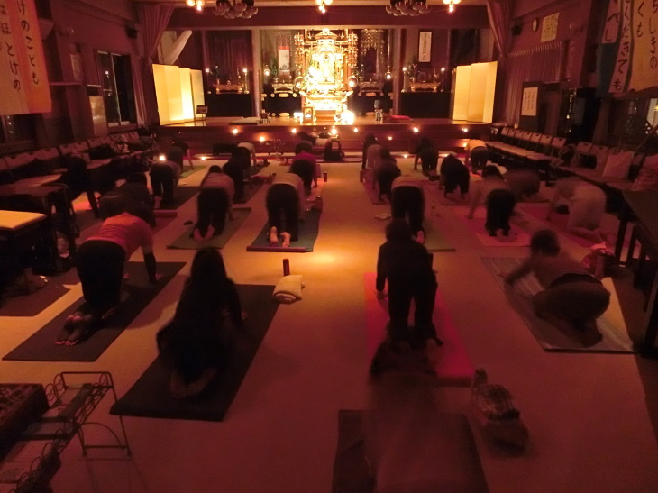 2014 寺yoga日程 と 様子のお写真を_b0188106_23374576.jpg