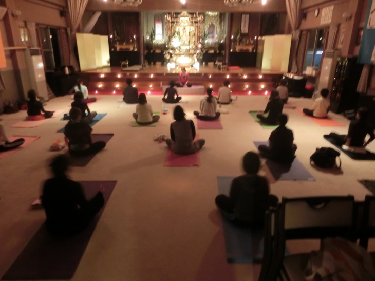 2014 寺yoga日程 と 様子のお写真を_b0188106_23374989.jpg