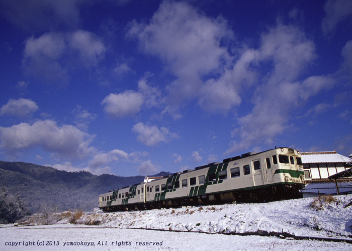 雪の日の空は ~急行街道の残影_d0309612_23483161.jpg