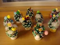 松ぼっくりのクリスマスツリー 英語で作ろう Kids English Play Group 新田西文化センター 松ぼっくりのクリスマスツリー 英語で作ろう Kids English Play Group 新田西文化センター