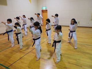 新発寒道場 元気に楽しく組手!_c0118332_234020.jpg