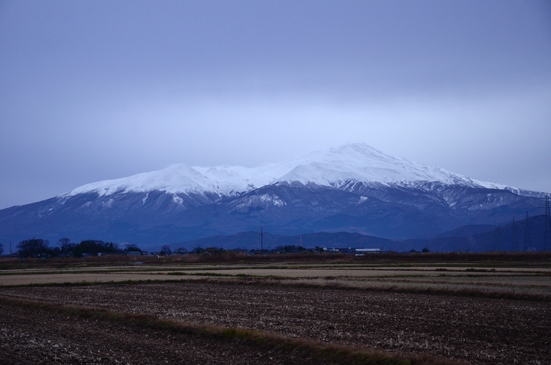 通勤途中の鳥海山・月山_a0289094_22541399.jpg