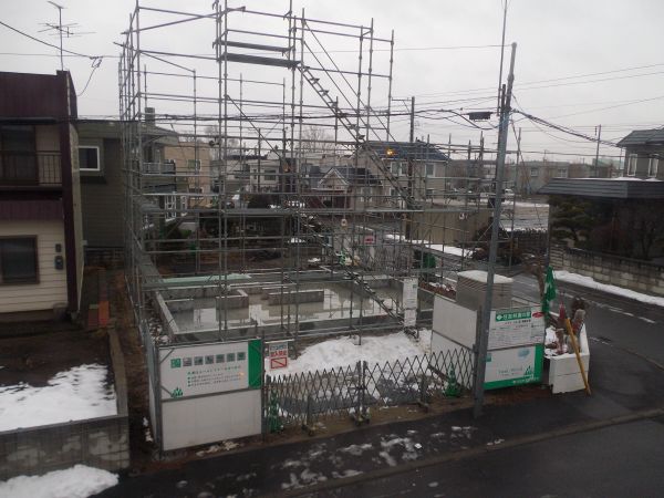 冬に家を建てるのは大変_c0025115_19015814.jpg