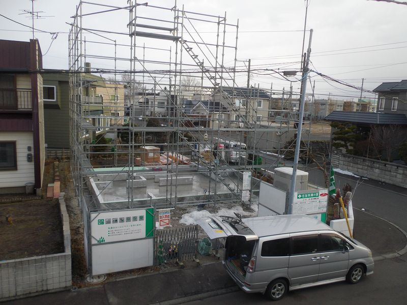 冬に家を建てるのは大変_c0025115_19033903.jpg