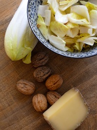 Salade d\'endives et du fromage comté - アンディーヴ、コンテチーズ、クルミ、冬のサラダ_a0231632_17232894.jpg