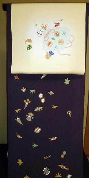 クリスマスカラーの紅型小紋・兎と宝尽くしの染め帯_f0181251_18122646.jpg