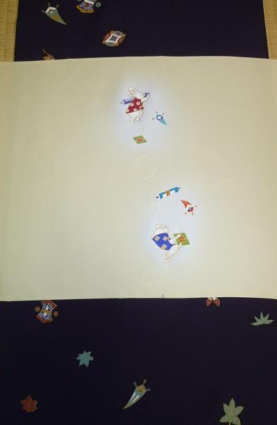 クリスマスカラーの紅型小紋・兎と宝尽くしの染め帯_f0181251_1864739.jpg