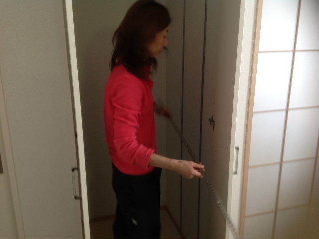 収納庫用の棚板設置_f0031037_20555272.jpg