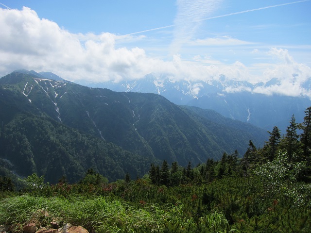 【 鹿島槍その３　冷池山荘のテン場へ 】_f0202271_11033.jpg