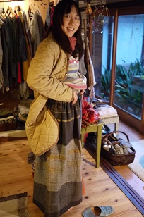 ②ワイドパンツもこの通り!~玉木新雌ショール展より~_f0226293_849548.jpg