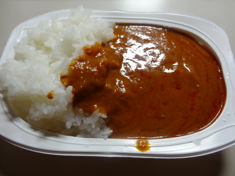 成田空港そばのホテルの部屋で、いつものでもチョッと豪華なカレーライスの夕ご飯です。_c0225997_23524651.jpg