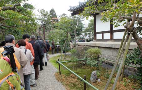 今日は東大寺開山忌_a0100742_14245875.jpg