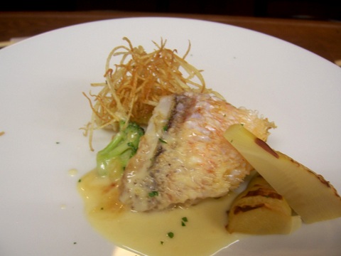 甘鯛の松笠焼き そのダシ汁を使ったクリームソース イル レオーネ 千林大宮駅近くのシェフソムリエのブログ 甘鯛の松笠焼き そのダシ汁を使ったクリームソース イル レオーネ 千林大宮駅近くのシェフソムリエのブログ