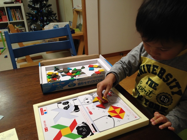 くもんのおもちゃ タングラムと図形モザイク わたし的日常 東京 おもちゃで幼児教育 中学受験