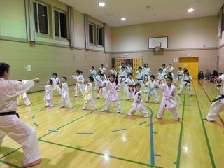 西町教室 稽古納めで1000本突き!_c0118332_23204522.jpg