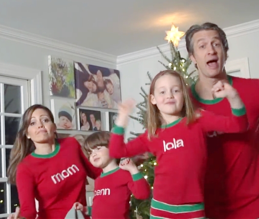 とても微笑ましいご家族のクリスマス・ビデオ - Merry Christmas from the Holderness Family!_b0007805_1250385.jpg