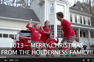 とても微笑ましいご家族のクリスマス・ビデオ - Merry Christmas from the Holderness Family!_b0007805_12505764.jpg