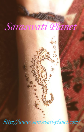 タツノオトシゴをメヘンディで Chieko Art Works Saraswati Planet