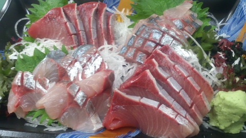 今が旬!寒ブリからブリ大根、照り焼き、そしてお刺身ができました。_d0182179_2037261.jpg