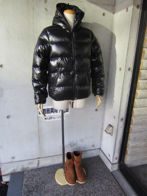 DUVETICA ・・・ Dionisio Due (BLACK) 定番人気の1枚が入荷です～★★★_d0152280_19584411.jpg