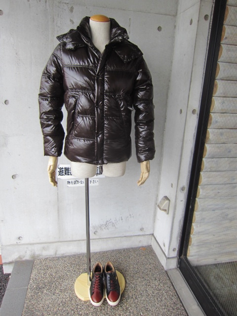 DUVETICA ・・・ Dionisio Due (BLACK) 定番人気の1枚が入荷です~★★★_d0152280_20171896.jpg