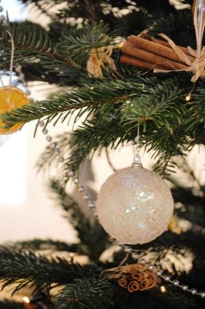 【クリスマスおやつ】ツナマヨカップケーキと今年のツリー_d0104926_00180918.jpg