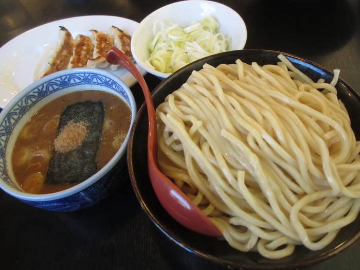 「三田製麺所」でつけ麺(大)餃子セット＋薬味ねぎトッピング♪８０_c0169330_1484564.jpg