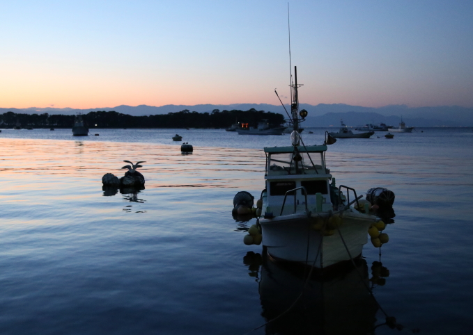 沼津市　戸田　港の夕暮れ　その１_e0165983_14335470.jpg