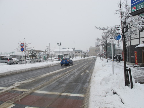 お昼の米沢駅＆付近の風景、１２月２０日_c0075701_19204390.jpg