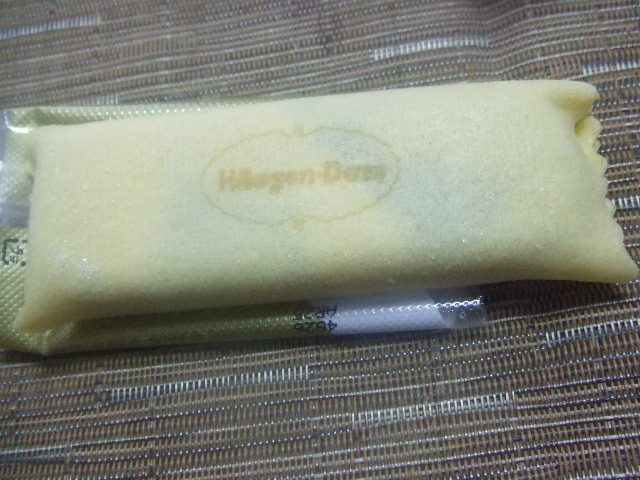 ハーゲンダッツ クレープグラッセ バナナチョコレートブラウニー_f0076001_18112.jpg