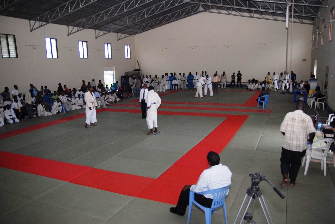 PICTURES OF ZANZIBAR BUDOKAN - TOYOTA JUDO CUP 2013～ザンジバル武道館トヨタ柔道カップ写真1_a0088841_22442988.jpg